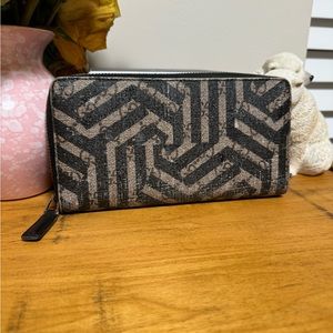 Gucci Kaleido GG Supreme Zip Wallet